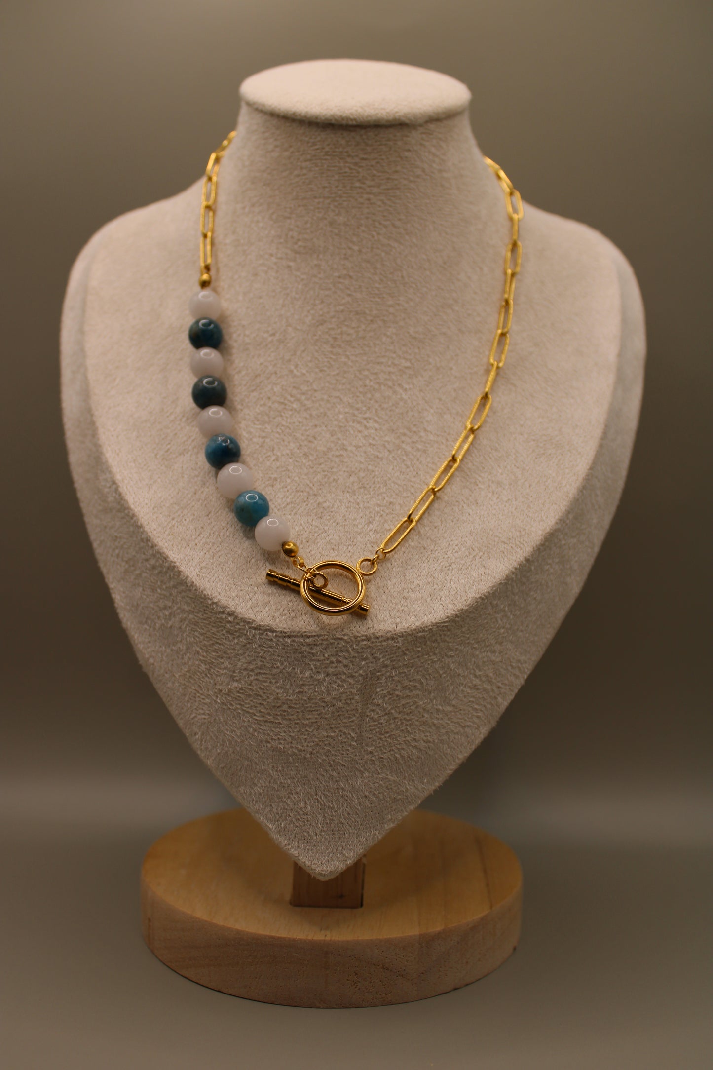 Goudkleurige stainless steel ketting met apatiet edelstenen en rozenkwarts edelstenen
