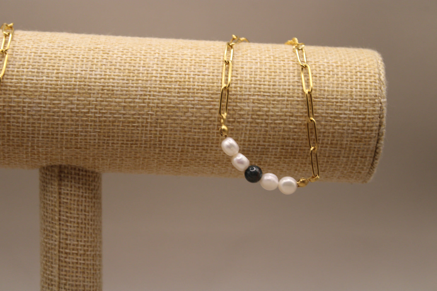 Armband van apatiet en zoetwaterparels
