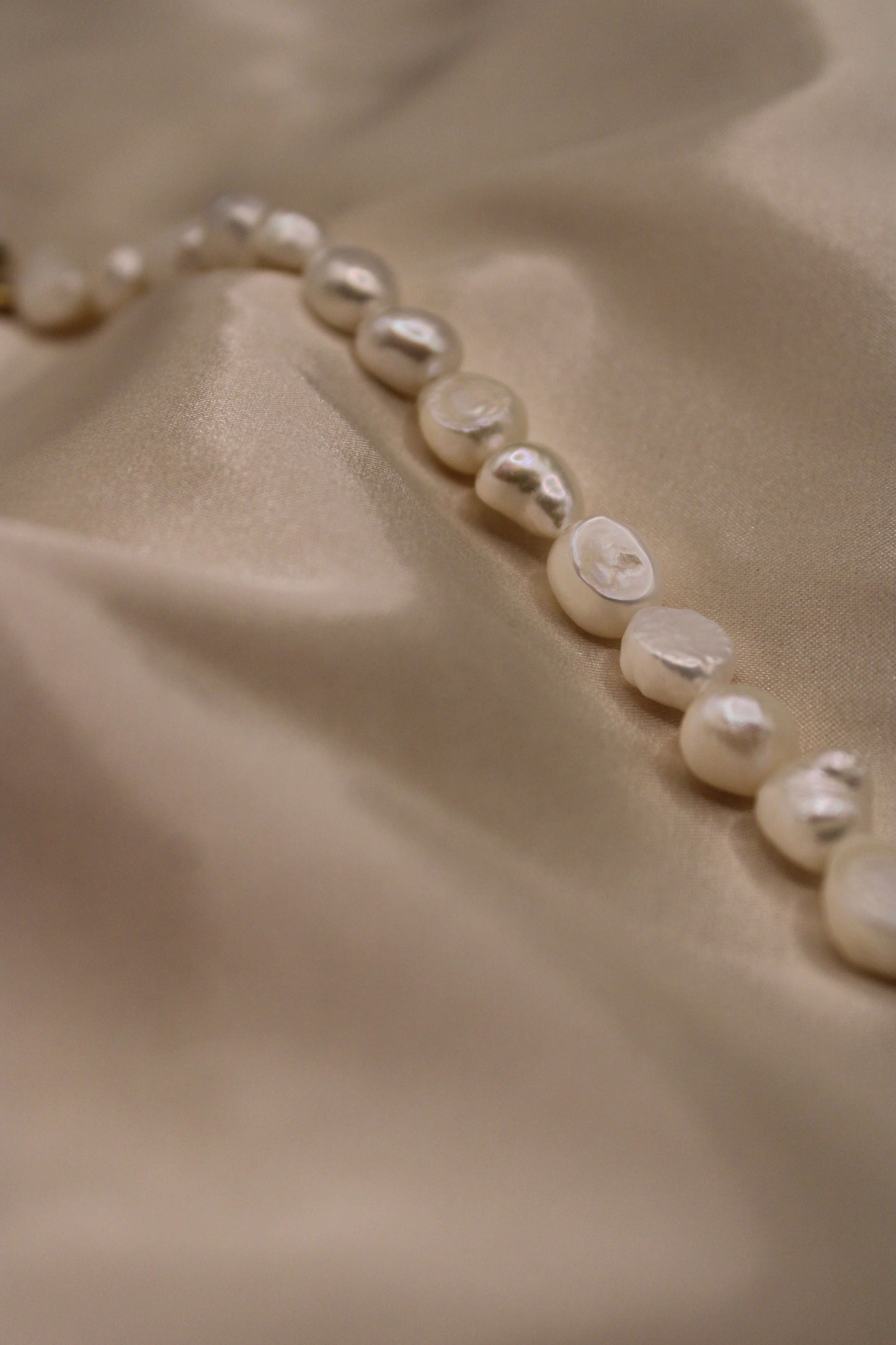 Parels ketting en armband. Handgemaakt