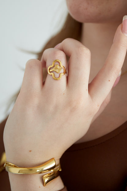 lucky leaf ring