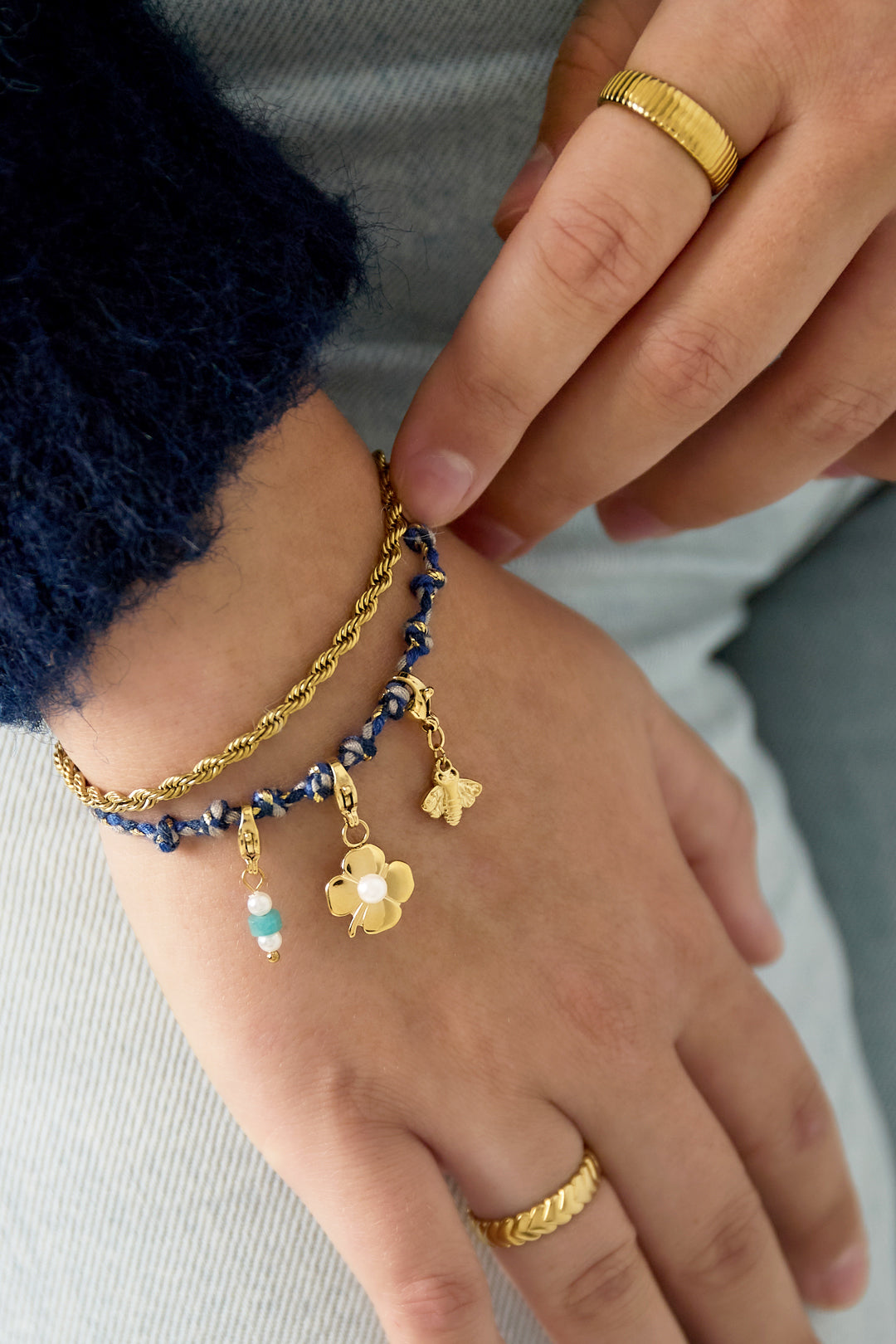 Armband met gekleurde koordschakels