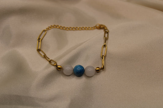 Elegante edelsteenarmband van Apatiet en Rozenkwarts, gecombineerd met goudkleurig roestvrij staal.