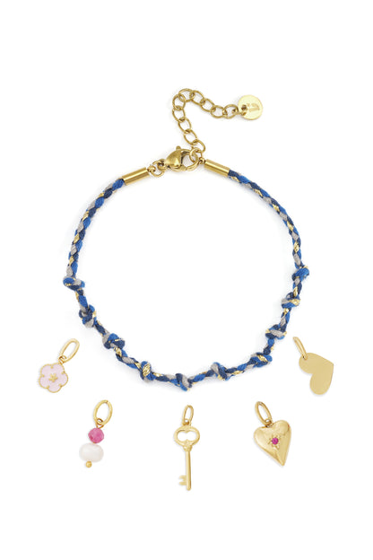 Blauwe koord armband met multicolor schakels en goudkleurig bedels