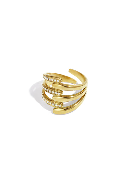 Goudkleurige statement ring met lijnen en strassdetails