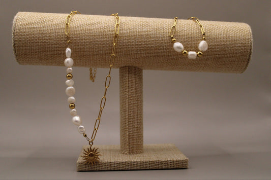 Ketting en armband van zoetwaterparels en ketting van sunrise hanger