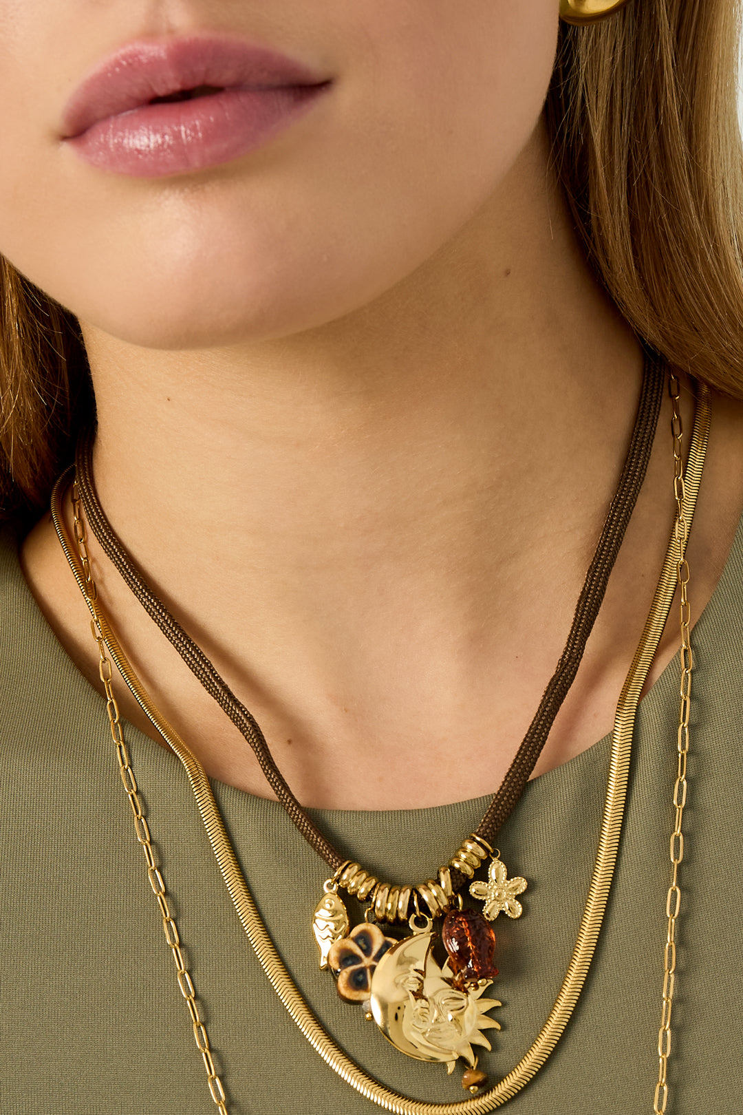 Korte koordketting met zon hanger