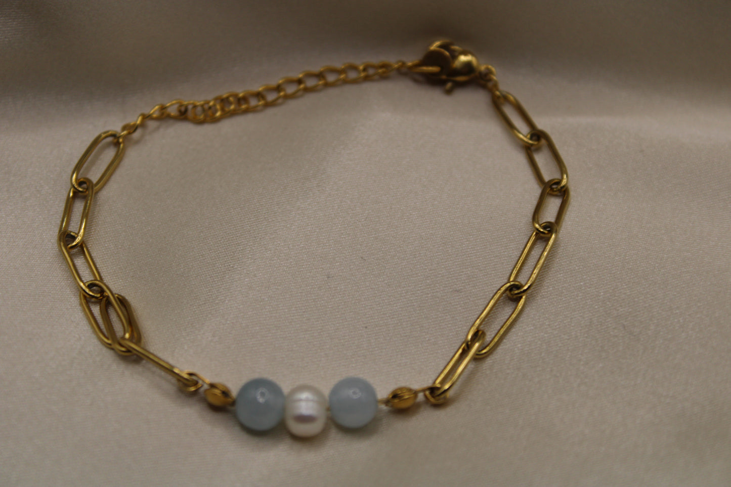 Goudkleurige stainless steel ketting en armband aquamarijn en parels voor een elegante uitstraling.