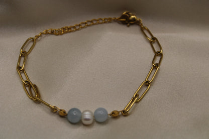 Goudkleurige stainless steel ketting en armband aquamarijn en parels voor een elegante uitstraling.