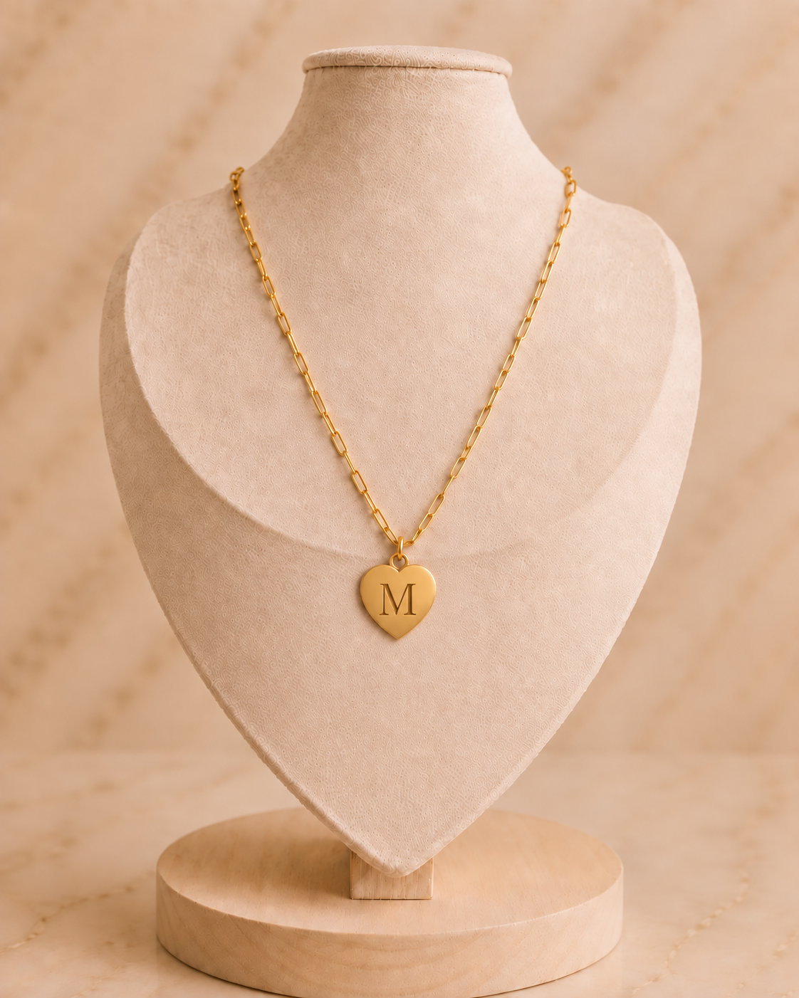Goudkleurige RVS ankerketting met hartvormige letterbedel